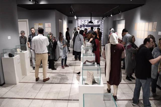 رونمایی نشریه پشت بام در گالری ایده رونمایی نشریه پشت بام در گالری ایده